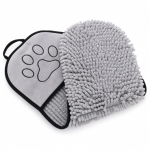 Toalla absorbente para mascotas de chenilla en color gris, con doble bolsillo y superficie de fibras